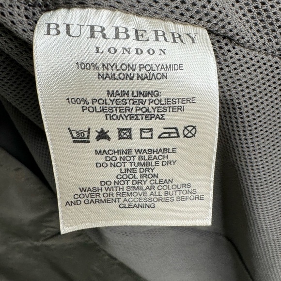 Burberry Women's Raincoat - Classic Elegance for Rainy Days ๐ง๏ธ - Picture 5 of 9